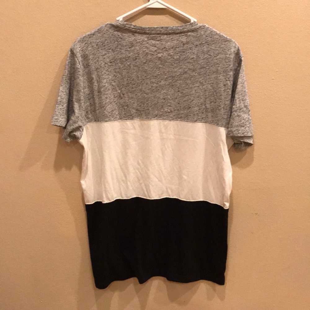 T-Shirt - Picture 2 of 3